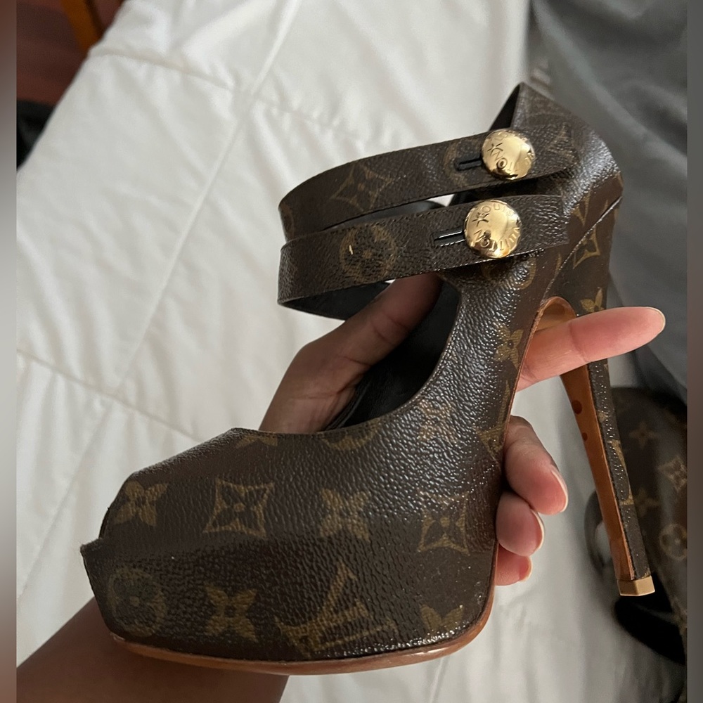 LOUIS VUITTON Ritual Fetish Mary Jane Peep-Toe Platform LV Monogram Heels 10/41